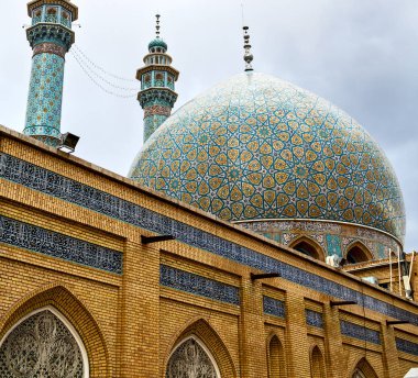İran ve eski antika Camii minaresi