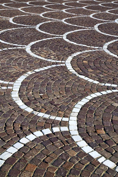 カスターノプリーモ プリモ通りロンバルディア イタリア ヴァレーゼ抽象的な教会 大理石の舗装 — ストック写真