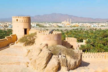Umman Muscat eski savunma fort battlesment gökyüzü bir