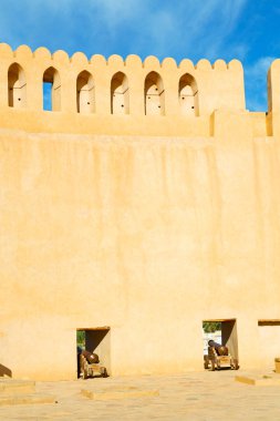 Umman Muscat eski savunma fort battlesment gökyüzü bir