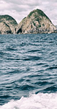   Tekne ve Pasifik Okyanusu görünümünden   