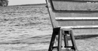  soyut gibi limanda bir teknenin eski kirli ise 