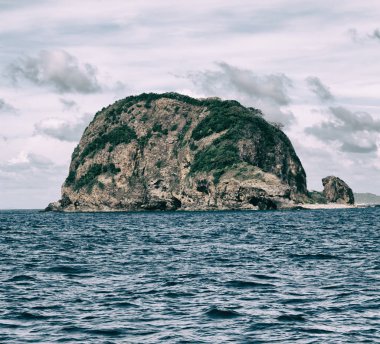   Tekne ve Pasifik Okyanusu görünümünden   