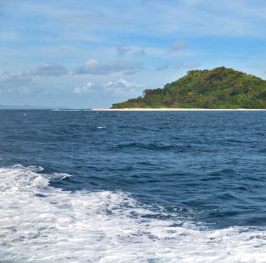   Tekne ve Pasifik Okyanusu görünümünden   