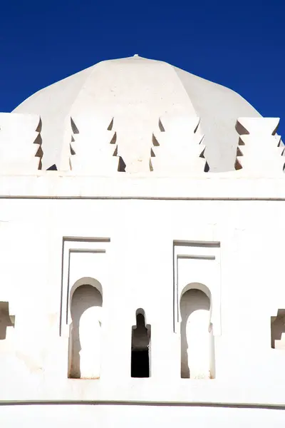 イスラム教徒の塔宗教と青空のシンボル — ストック写真