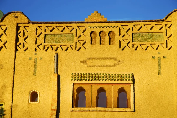 Old brown construction in africa morocco and — Stock Photo, Image