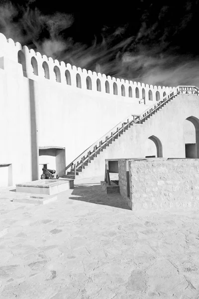 In oman    muscat    the   old defensive  fort battlesment sky a — Stock Photo, Image