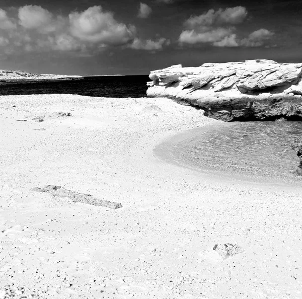 In oman coastline sea ocean   gulf rock and beach relax near sky — Stockfoto