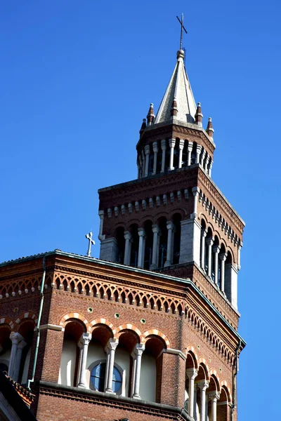 Gül pencere İtalya lombardy castellanza kule ti — Stok fotoğraf