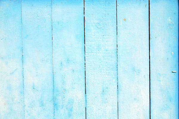 Strippade färgen trä dörr och rusty — Stockfoto