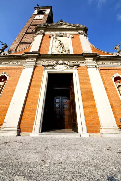 莫扎泰老教堂关闭砖塔人行道上意大利伦巴第大区 — 图库照片