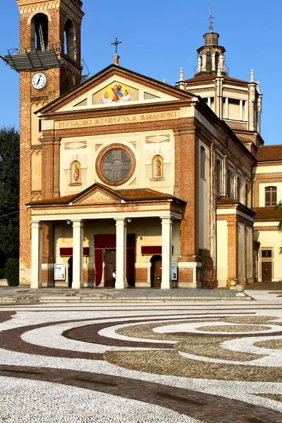 Parabiago Antigua Iglesia Cerrada Torre Ladrillo Acera Italia Lombardía —  Fotos de Stock