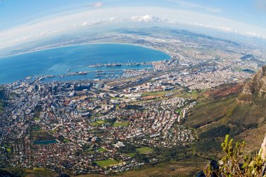 dağ içinde Güney Afrika şehir manzarası