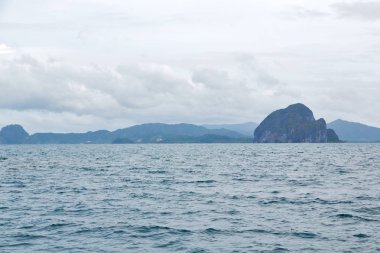  Tekne ve Pasifik Okyanusu görünümünden