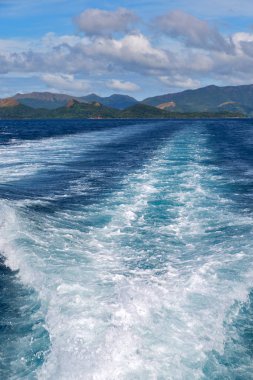   Tekne ve Pasifik Okyanusu görünümünden   