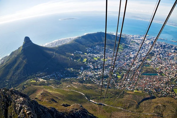 在南非开普镇城市天际线从表山天空海洋和房子 — 图库照片