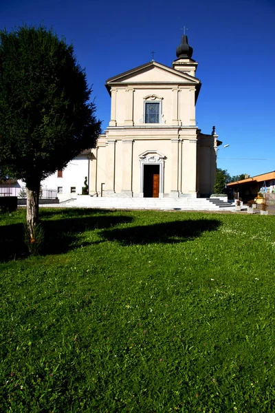 Casorato Campo Semi Pioneiro Antiga Igreja Fechada Torre Tijolo Calçada — Fotografia de Stock