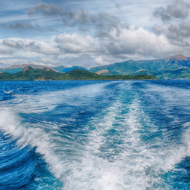   Tekne ve Pasifik Okyanusu görünümünden   