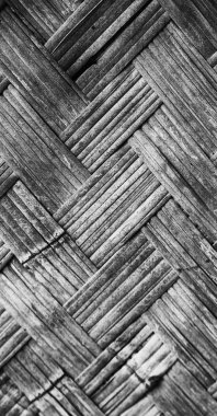 bir duvar inşa üzerinde hasır bambu