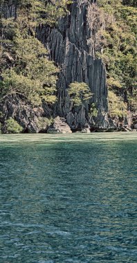 bir tekne güzellikler kıyı şeridi deniz ve rock 