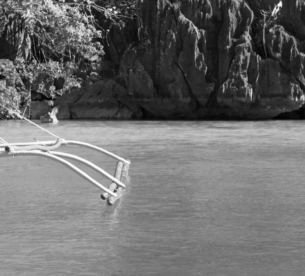 Łodzi Filipinach Wąż Wyspa Pobliżu Nido Palawan Piękne Wybrzeże Panorama — Zdjęcie stockowe