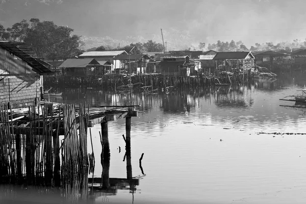 Casa en la barriada para los pobres — Foto de Stock