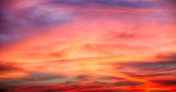 フィリピンの抽象的な雲と夕日 — ストック写真