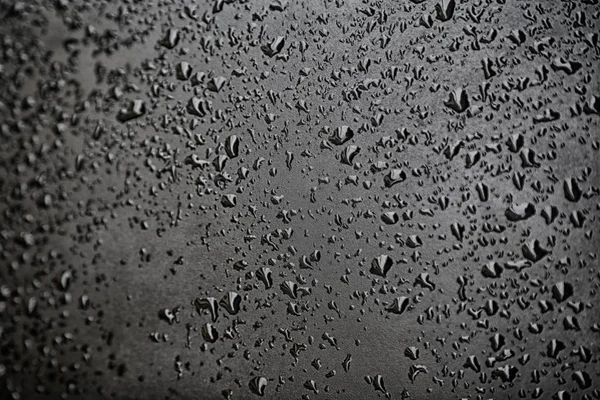 W samochodzie po deszczu niektóre krople wody — Zdjęcie stockowe