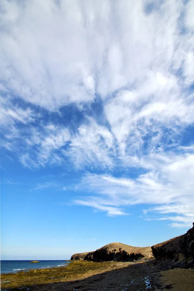 Chmura plaża wody lanzarote — Zdjęcie stockowe