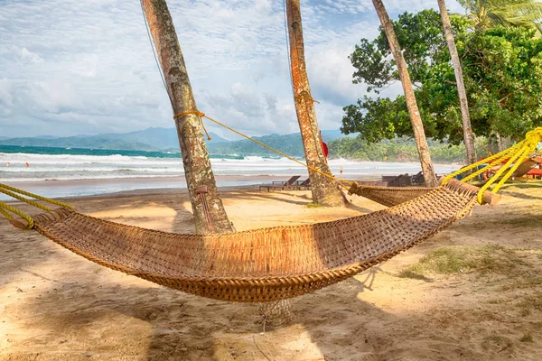 Filippinerna Från Hängmatta Nära Ocean Beach Och Sky Begreppet Rela — Stockfoto