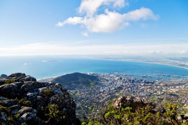 dağ içinde Güney Afrika şehir manzarası