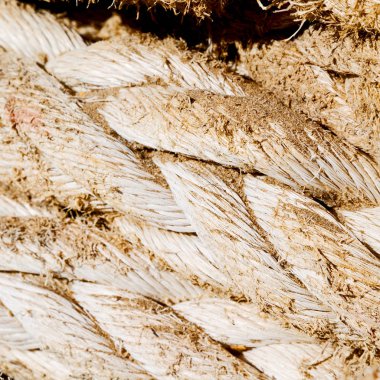 kirli ve eski beyaz ip