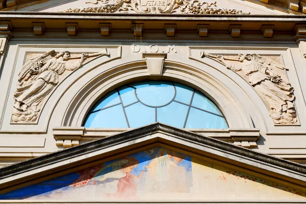 Em itália janela histórica antiga — Fotografia de Stock
