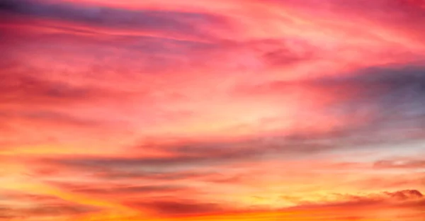 フィリピンの抽象的な雲と夕日 — ストック写真