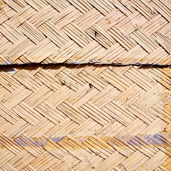 Una pared construida sobre bambú de mimbre —  Fotos de Stock
