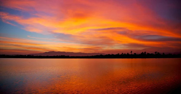 View from water of the sunrise full of  colors — Stock Photo, Image