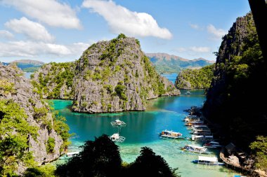  uçurumdan brautiful cennet Körfezi ve tropikal görünümünden la
