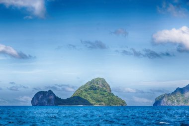  Tekne ve Pasifik Okyanusu görünümünden