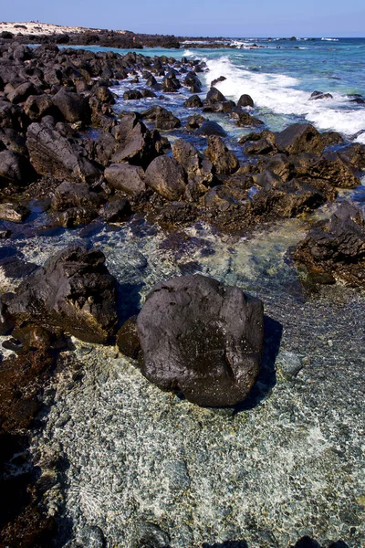 Świetle plaży wody lanzarote wyspy rock Hiszpania s — Zdjęcie stockowe
