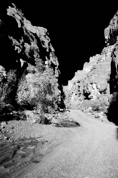 No oman o desfiladeiro velho da montanha e o canyon o céu nublado profundo — Fotografia de Stock