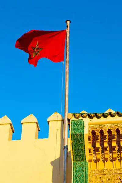 Flagge Schwenkend Blauen Himmel Tunisiafarbe Und Winkende Zinnen — Stockfoto