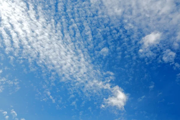 Vista del cielo soffice e nuvoloso come il paradiso — Foto Stock