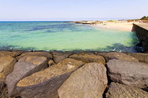 Witte kust lanzarote stenen water en — Stockfoto