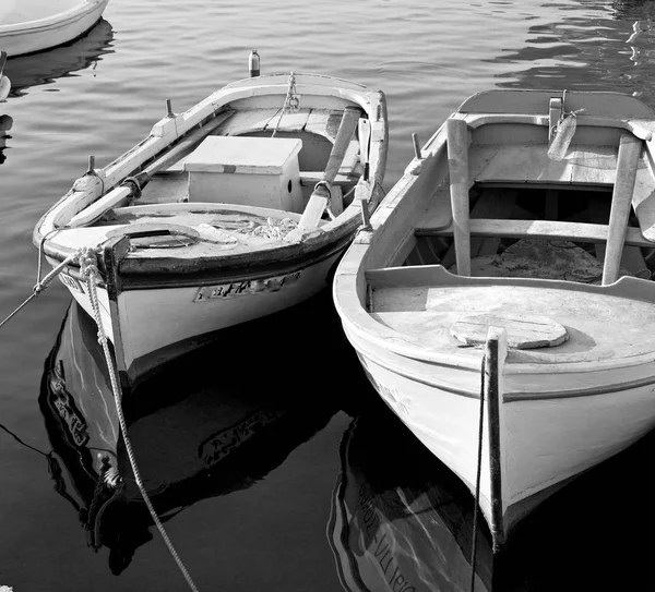 Ilha da grécia em Santorini porto de barco europa e cais no me — Fotografia de Stock