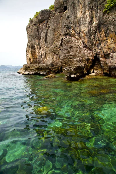 Asie v kho phangan ostrovy bay skály — Stock fotografie