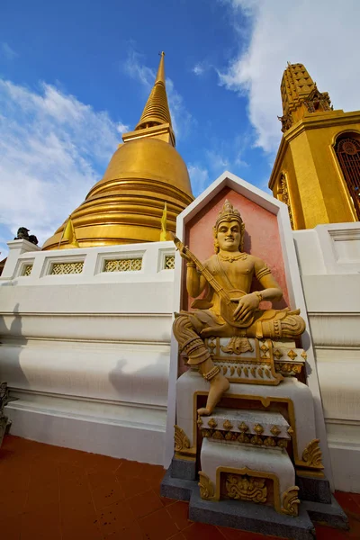 Ásia tailândia bangkok ensolarado templo buda estátua cores rel — Fotografia de Stock