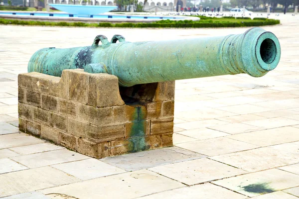 Bronze cannon in africa morocco  green  and the old pavement — Stock Photo, Image