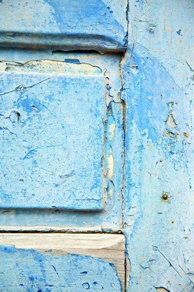 Dirty  paint   the  wood door and rusty — Stock Photo, Image