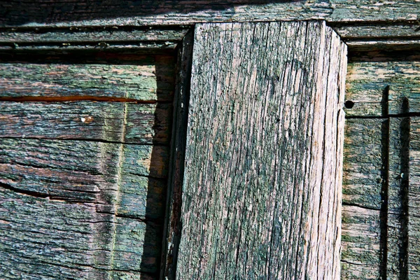 Grön bit trä brun trä dörr cairate varese — Stockfoto