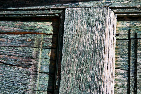 Pieza verde de madera marrón puerta de madera cairate varese —  Fotos de Stock